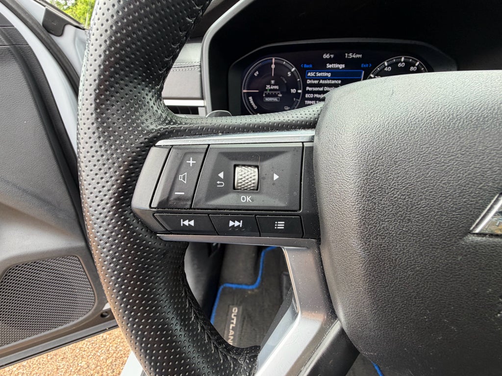 2024 Mitsubishi Outlander Plug-In Hybrid SE