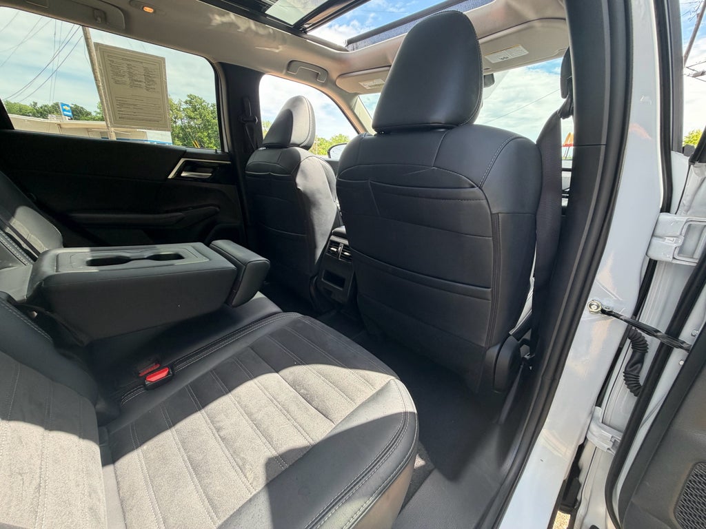 2024 Mitsubishi Outlander Plug-In Hybrid SE