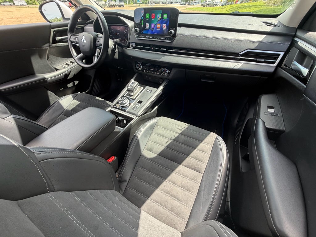 2024 Mitsubishi Outlander Plug-In Hybrid SE