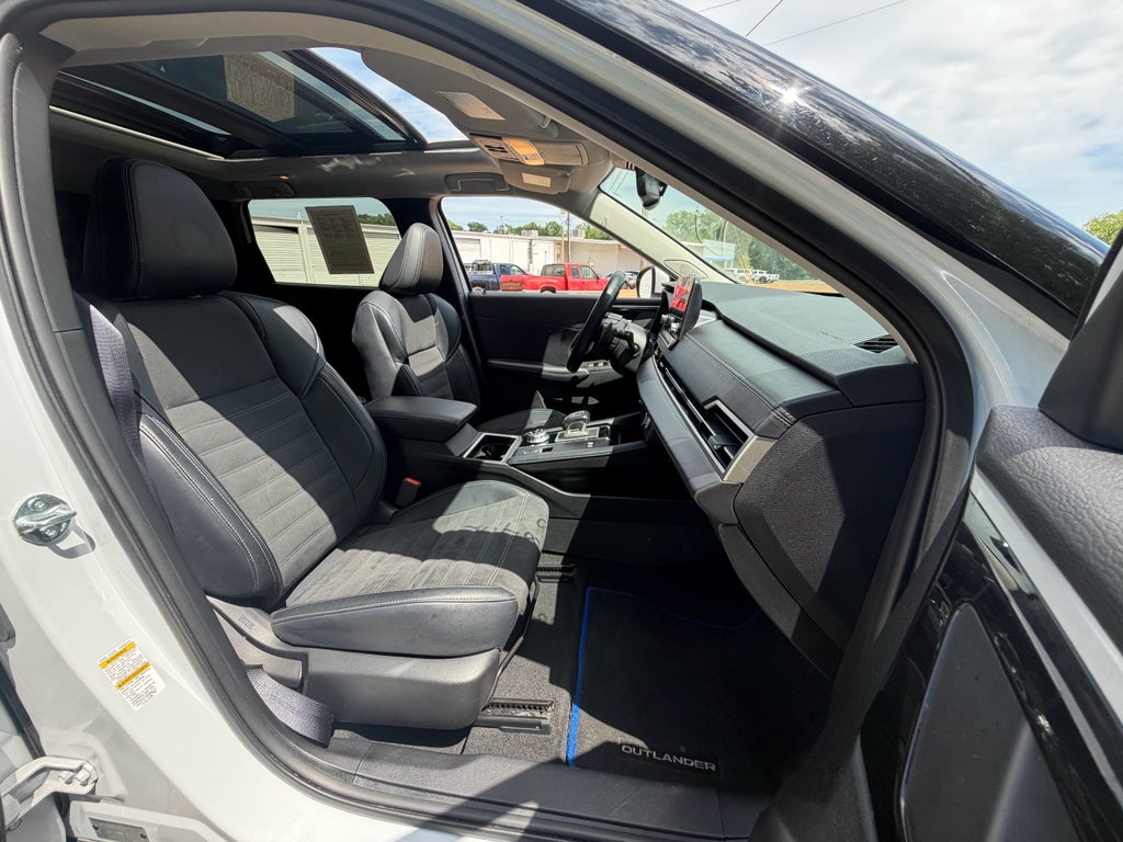 2024 Mitsubishi Outlander Plug-In Hybrid SE