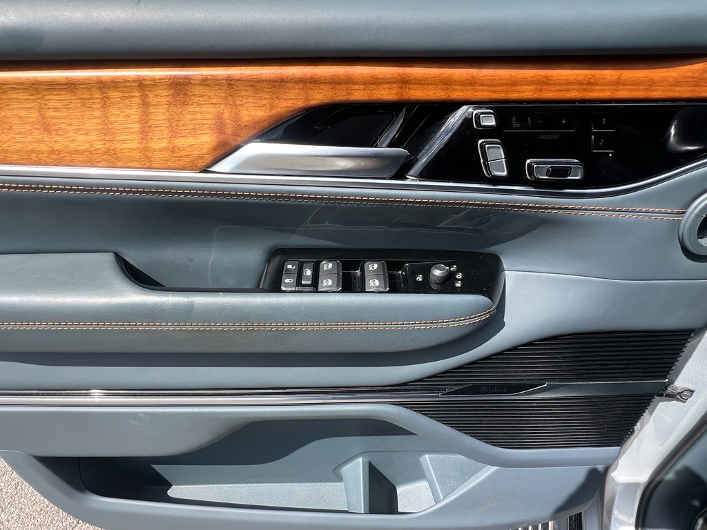 2022 Jeep Grand Wagoneer Series III