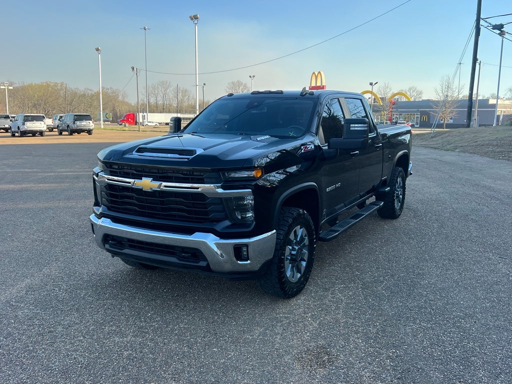 2024 Chevrolet Silverado LT