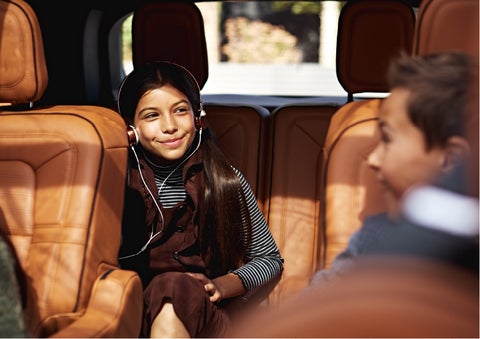Two young people are comfortably seated in the second and third rows of a Lincoln Aviator® SUV | Kirk Brothers Lincoln of Vicksburg in Vicksburg MS