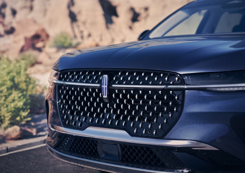 The stylish grille of a 2024 Lincoln Nautilus® SUV sparkles in the sunlight. | Kirk Brothers Lincoln of Vicksburg in Vicksburg MS