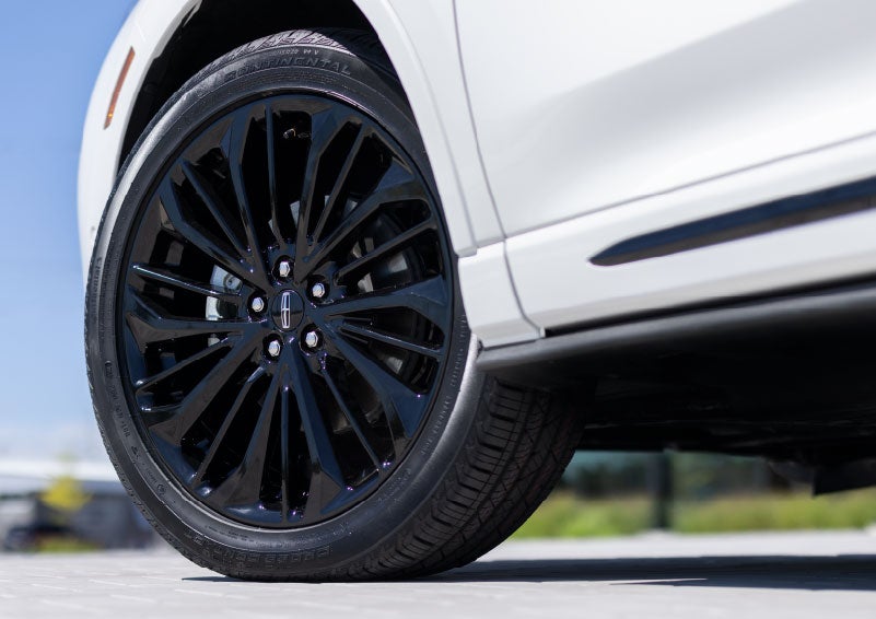 A stylish 20-inch black aluminum wheel of the available Jet Appearance Package is shown. | Kirk Brothers Lincoln of Vicksburg in Vicksburg MS