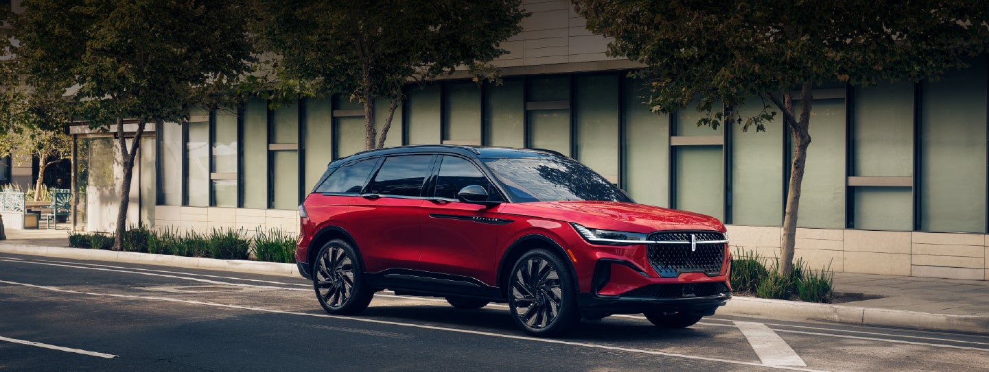 A 2025 Lincoln Nautilus® SUV with an available hybrid powertrain is parked in an urban setting. | Kirk Brothers Lincoln of Vicksburg in Vicksburg MS