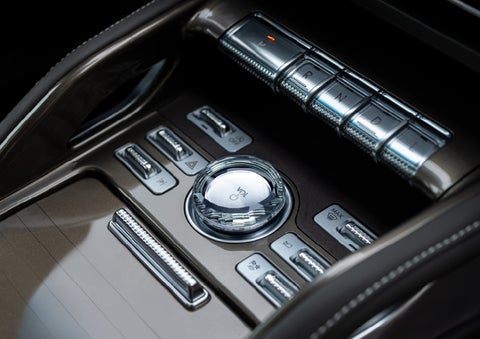 A crystal-inspired volume knob is shown in the center floor console of a 2026 Lincoln Nautilus® SUV. | Kirk Brothers Lincoln of Vicksburg in Vicksburg MS